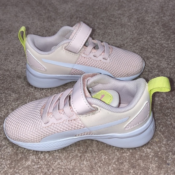 Rosewater Flyer Runner V Sneaker puma size 6 - Picture 5 of 7